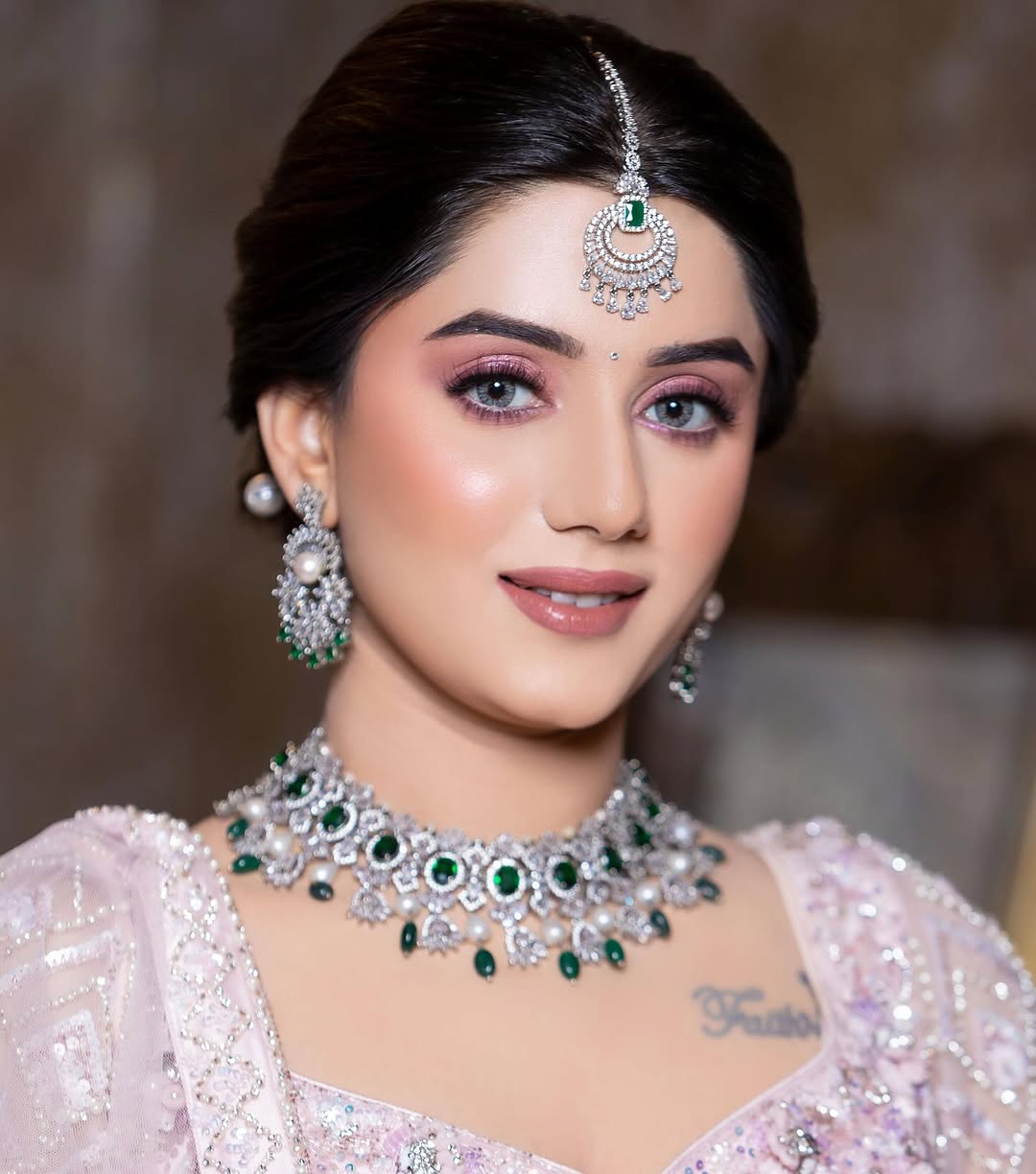 Soft makeup look with jewellery styling by Simran Kaur Makeup Studio